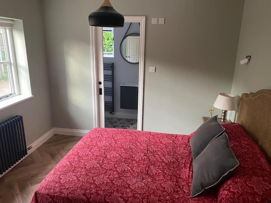 Lovely Quiet Cottage Sleeps 4 Adults, 4 Children, Dog Friendly เคลย์เน็กซ์เดอะซี ภายนอก รูปภาพ